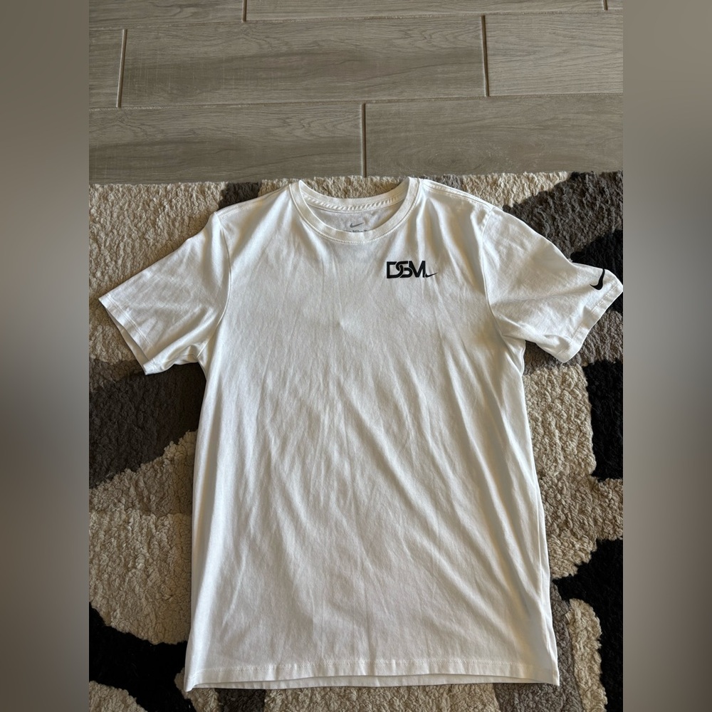NIKExDSM ON THE RUN TEE